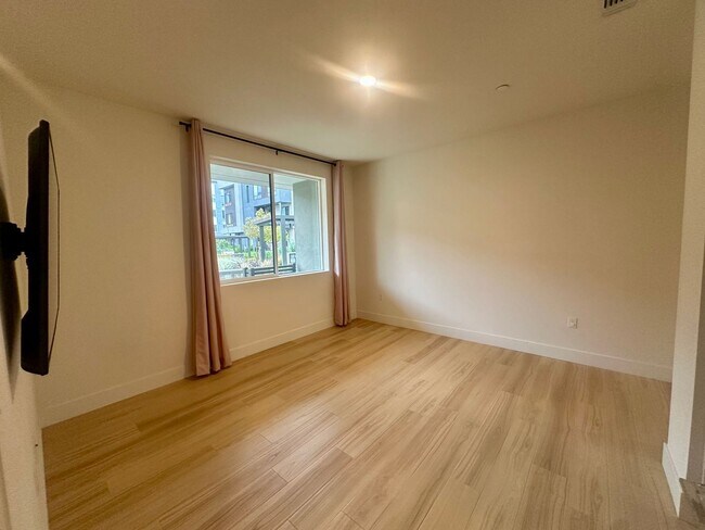 Foto del edificio - Bright 4 Bedroom 3 bath in FREMONT!