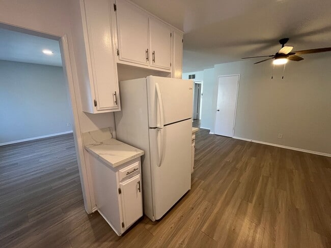 Interior Photo - 18400 Prairie Street