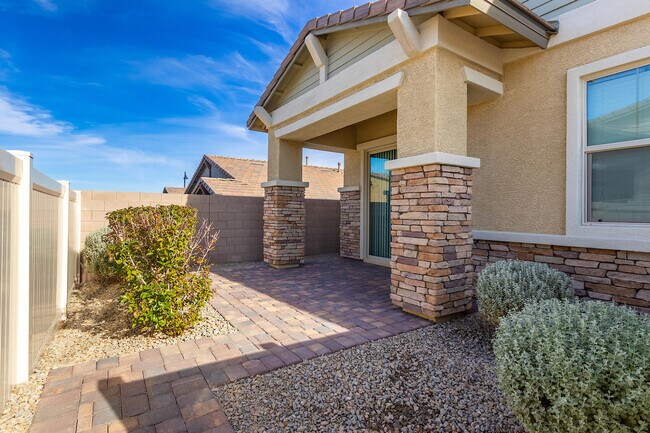 Building Photo - 774 Iris Desert St