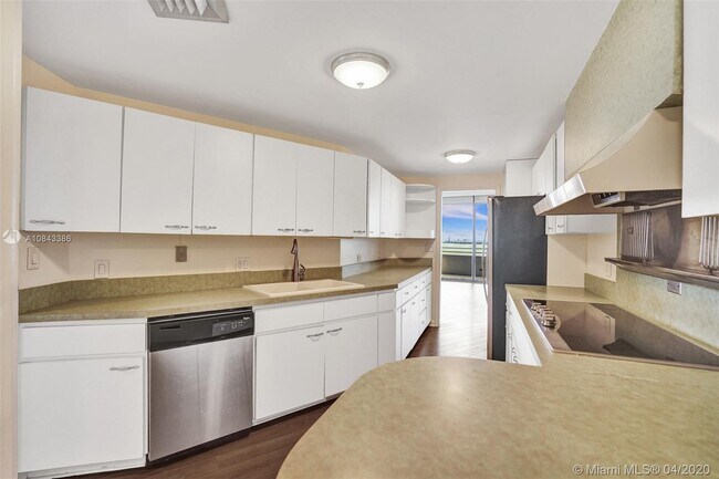 Foto del edificio - 720 NE 69th St