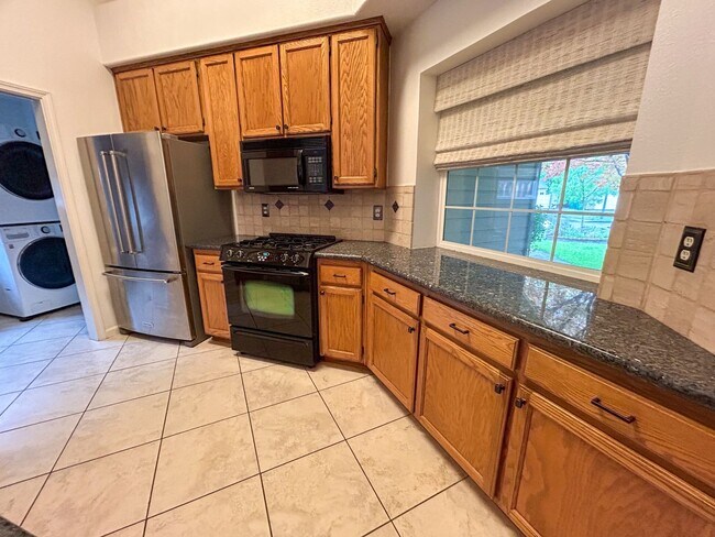 Foto del edificio - 3 Bedroom Home for Rent in Chico CA | Garage, Private Yard, Central HVAC