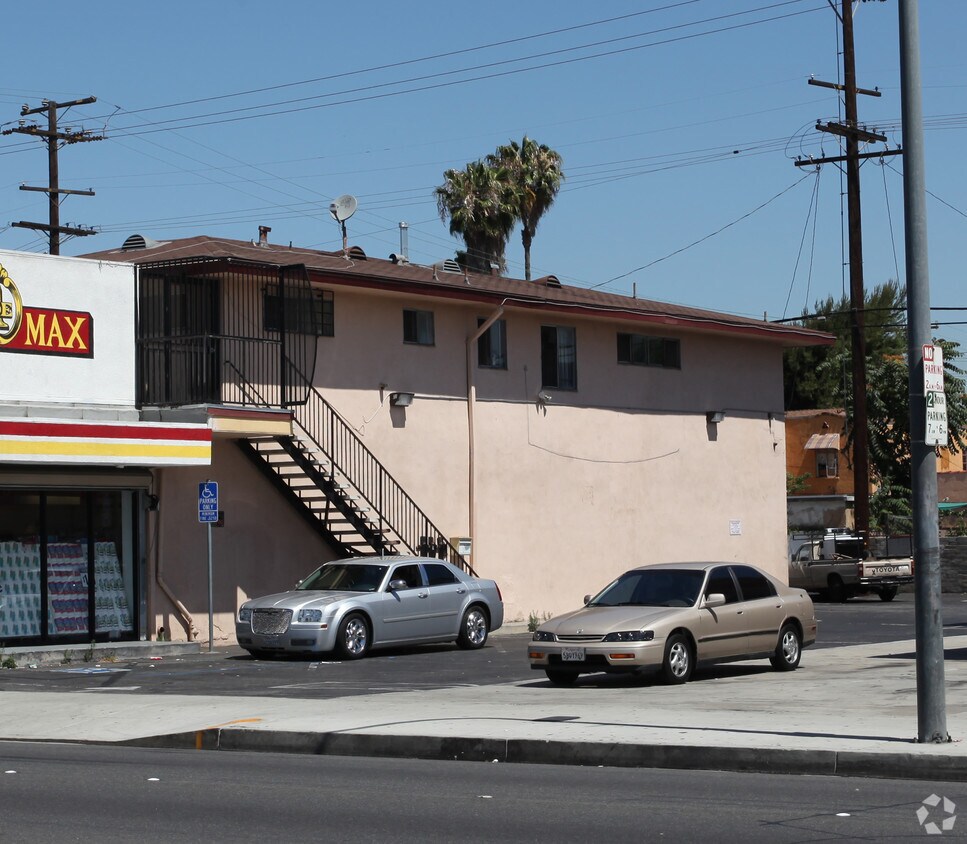 Building Photo - 5820 Gifford Ave