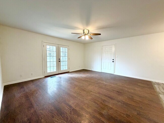 Building Photo - 402 Jack Miller Blvd