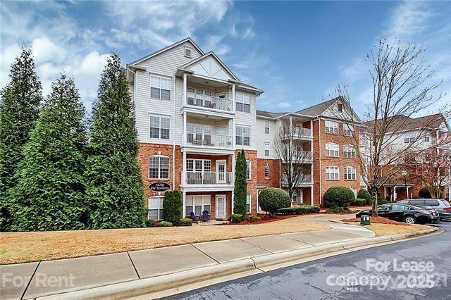 Building Photo - 14750 Via Sorrento Dr