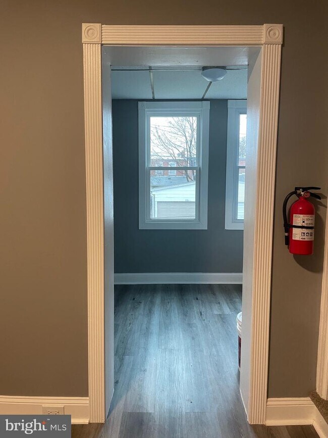 Building Photo - 214 E Fornance St