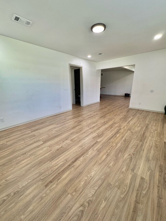 Foto del edificio - 6910 Cartier Cir