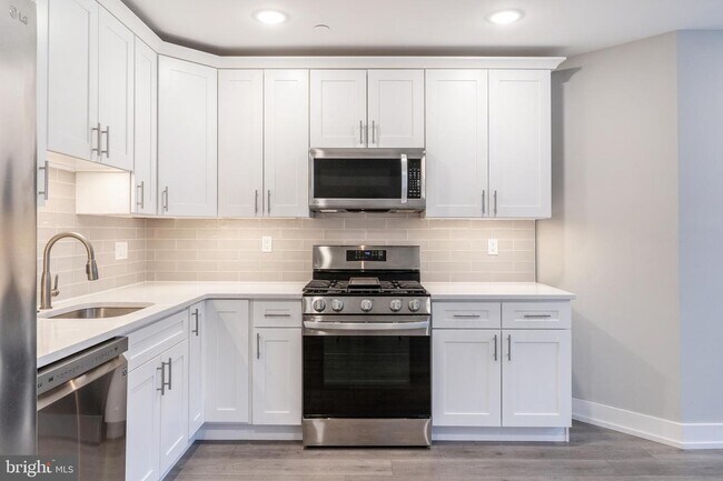 Building Photo - 1309 S 52nd St