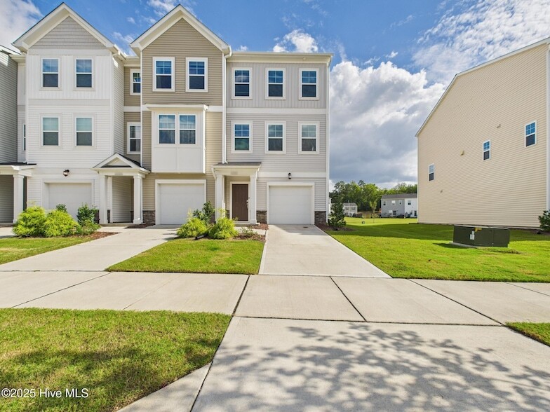 Primary Photo - 2709 Chert Ln