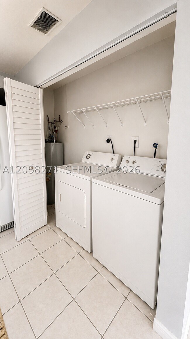 Foto del edificio - 10900 NW 7th St