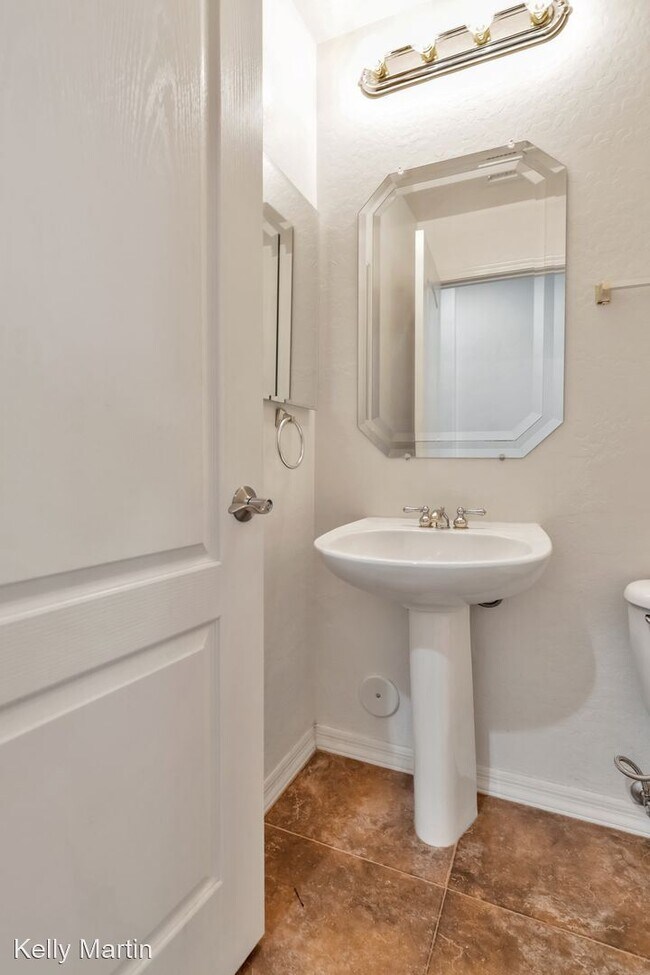 Foto del edificio - 5 br, 3.5 bath House - 10491 E Meadowhill Dr