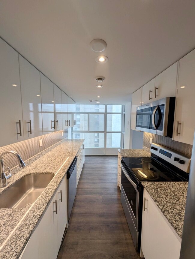 Kitchen - Bay Charles Tower