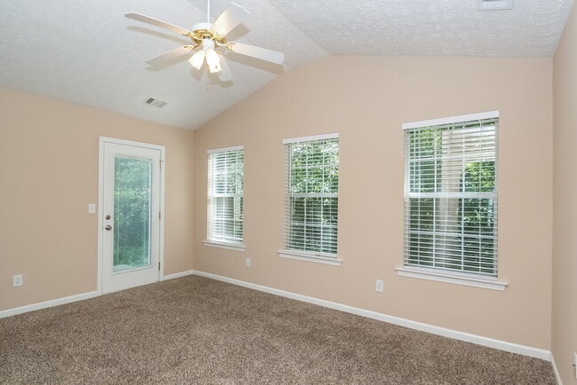 Building Photo - 1840 Courtyard Ln