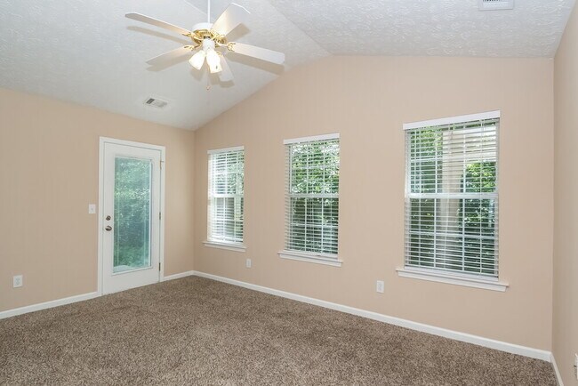 Foto del edificio - 1840 Courtyard Ln