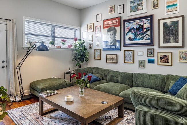 3BR, 2BA - 1,400SF - Living Room - 3341-3343 N CLARK CONDOMINIUM ASSOCIATION