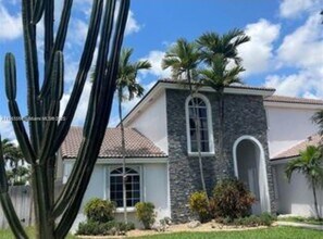 Building Photo - 17130 SW 153rd Ct