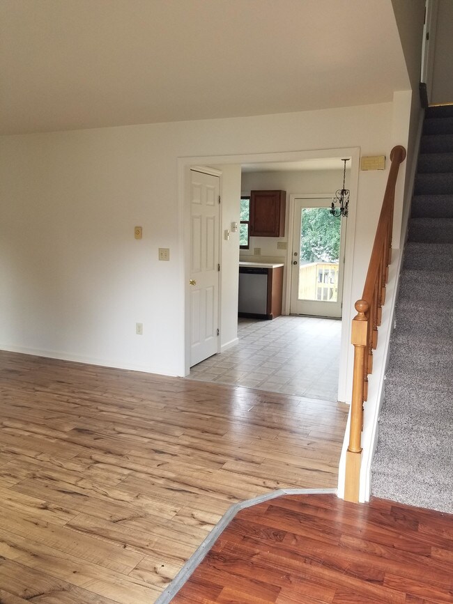 Building Photo - 4 Pheasant Ln