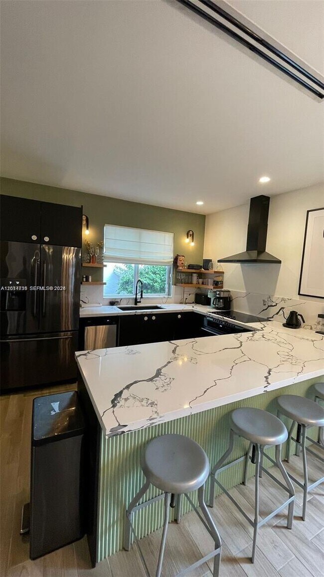 Foto del edificio - 536 NE 69th St