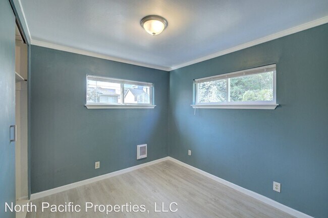 Building Photo - 2 br, 1 bath House - 2414 SW Genesee St