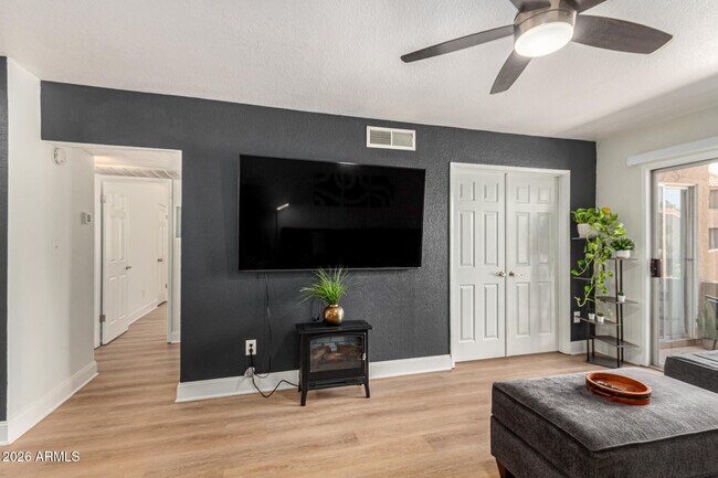 Foto del edificio - 5877 N Granite Reef Rd