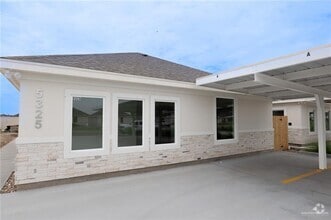 Building Photo - 5325 Vision St