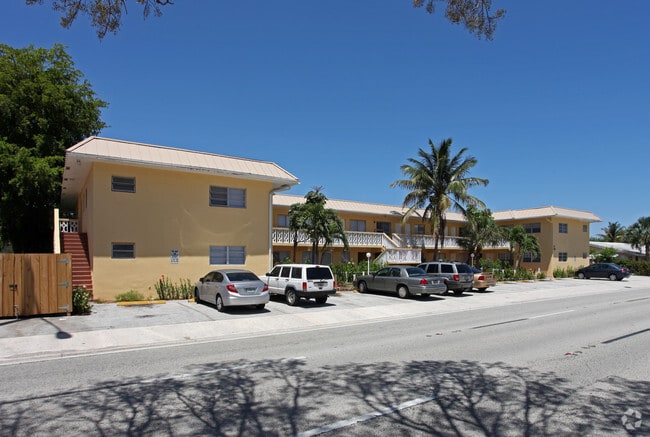 Primary Photo - Capri Apartments