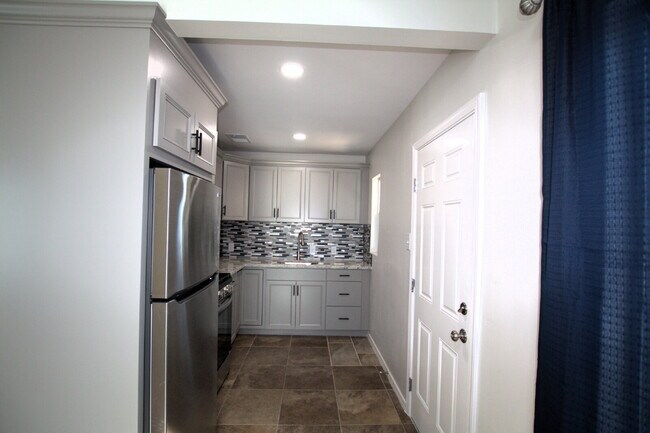 Building Photo - Completely Remodeled Duplex