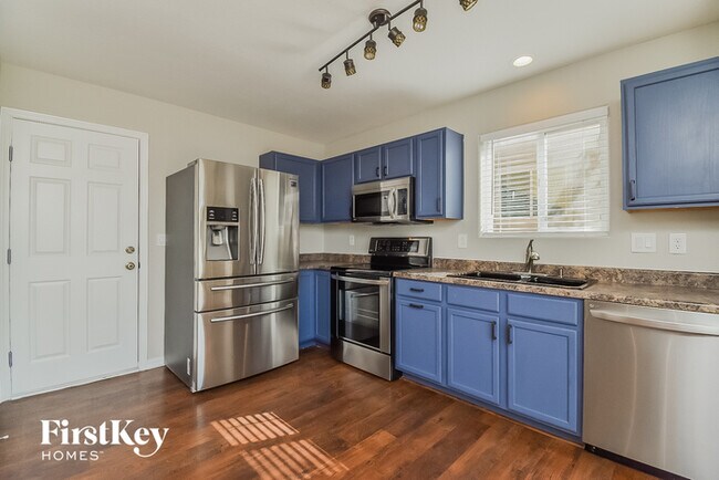 Building Photo - 11885 Wildwood Ridge Dr
