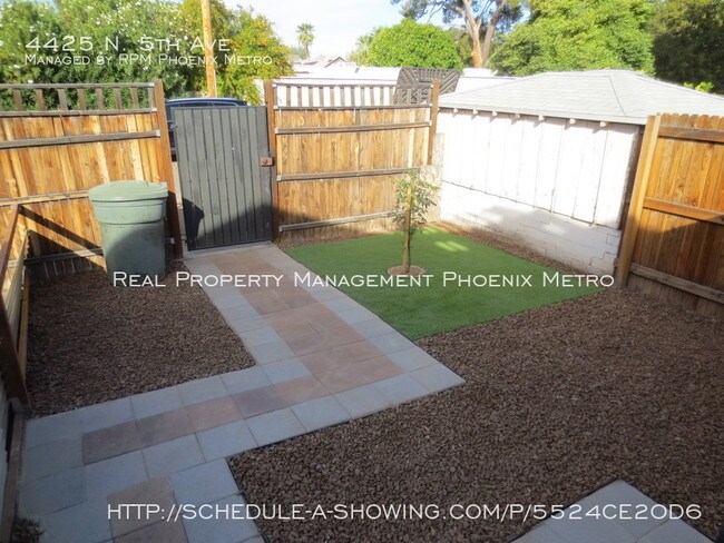 Foto del edificio - UPTOWN HOME WITH PRIVATE YARD!