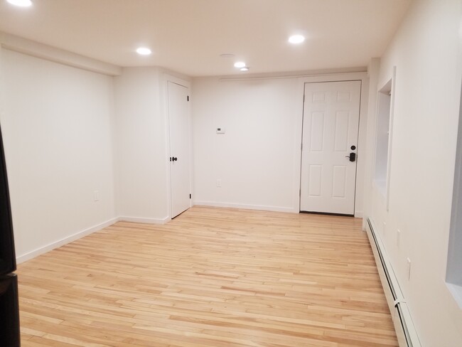 Living room with front door entrance - 2890 Main St