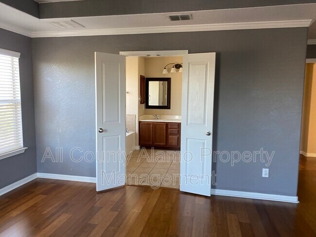 Building Photo - 5565 Saffron Way