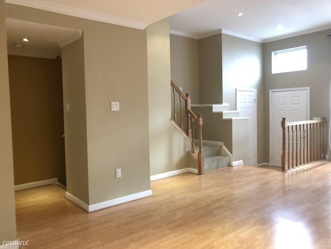 Building Photo - 3 br, 2.5 bath Townhome - 3802 Elbert Ave