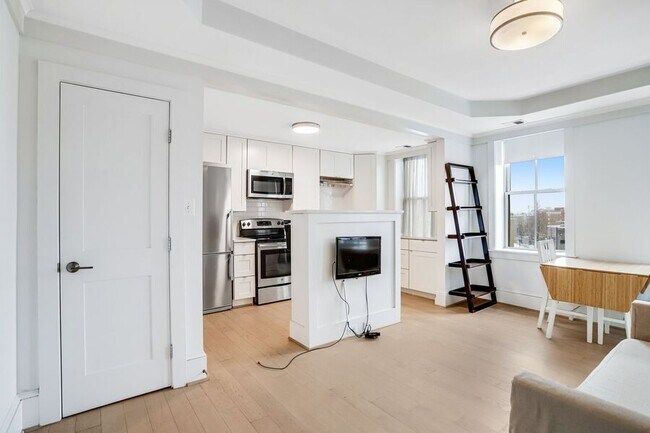 Foto del edificio - 1451 Park Rd NW