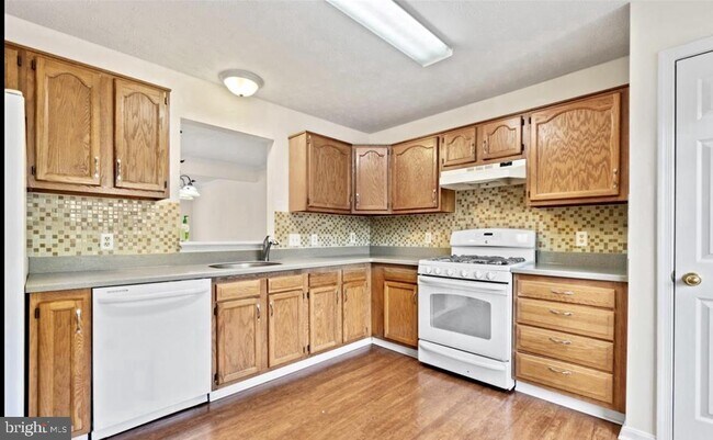 Building Photo - 206 Park Brook Ct