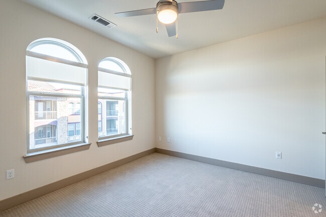 2BR, 2BA - 1,440SF - Tower Bay