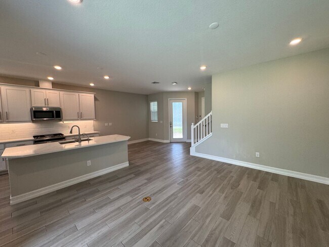Foto del edificio - Beautiful 3/2.5 Home Located in Wesley Cha...