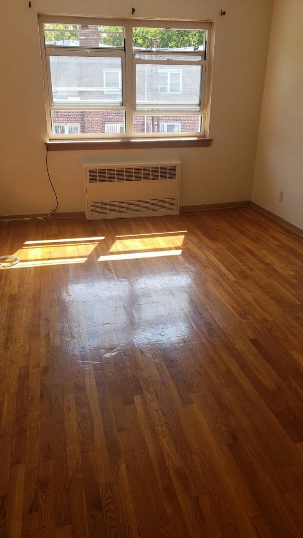 Foto del edificio - 1594 E 49th St