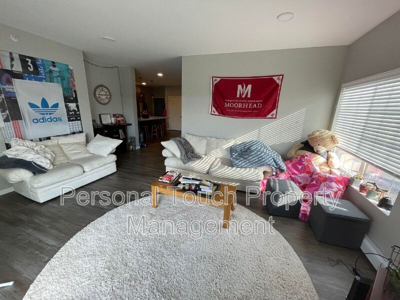 Foto principal - 600 8th St S