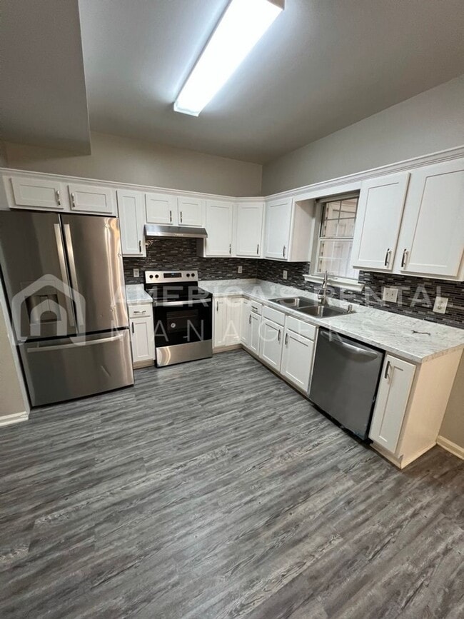 Building Photo - Townhome For Rent In Pelham,AL...Available...