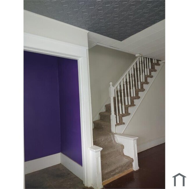 Building Photo - Welcome to Chateau Du Monde, Renovated Hou...