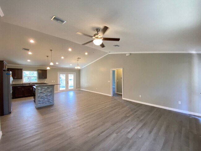 Foto del edificio - Custom Home - Desirable SE Ocala Neighborhood 3/2/2 **Won't Last**