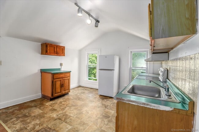 Building Photo - 34 Poplar St