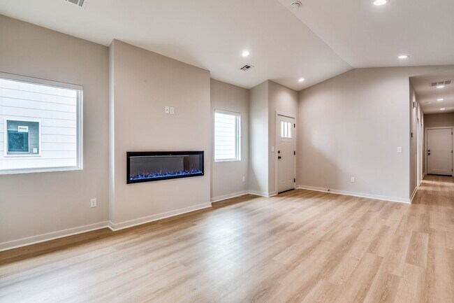 Building Photo - Area151-Kingston Plan