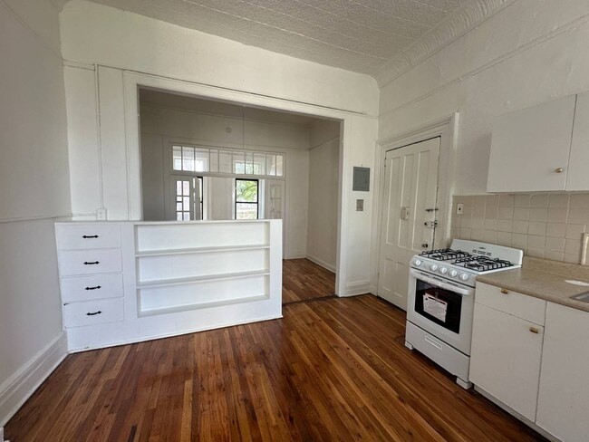Building Photo - 33 Woodhull St