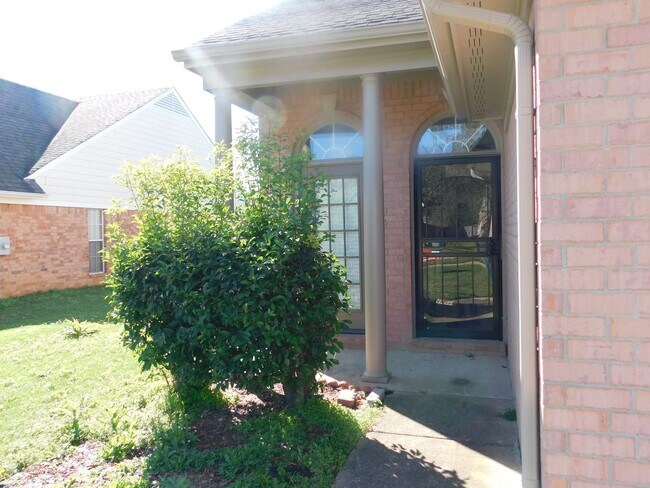 Building Photo - 10515 Pecan View Dr