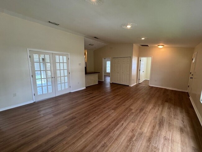 Foto del edificio - Spacious 3 bedroom