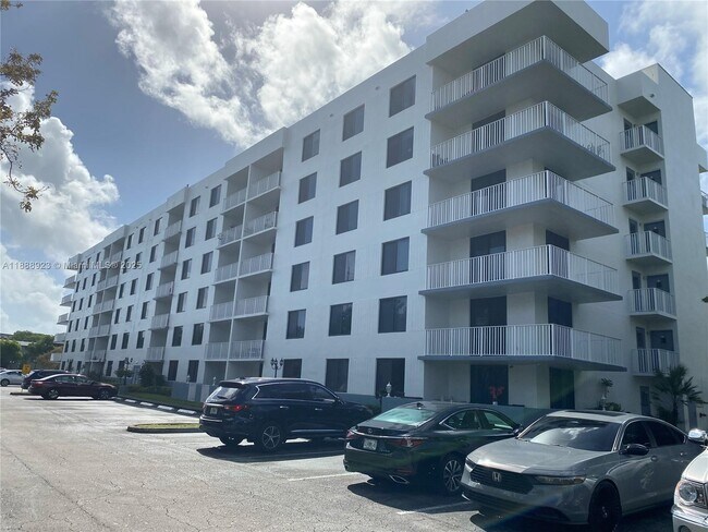 Foto del edificio - 901 Hillcrest Dr
