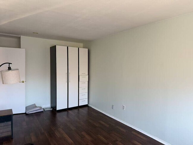 Foto del edificio - 67-107-107 Burns St