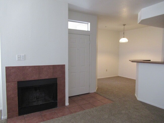 Building Photo - Condo with Mountain Views in Beautiful Portofino!