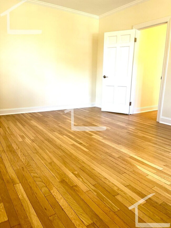 Foto del edificio - No broker fee - Available now