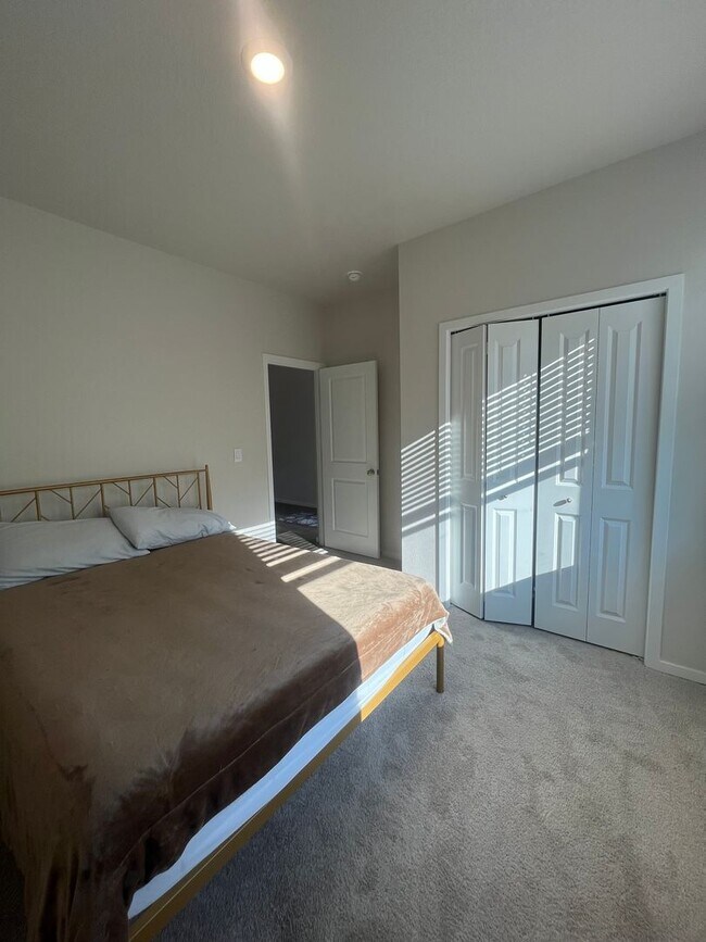 Foto del edificio - 3-Bedroom 2-Bathroom home in Lowell